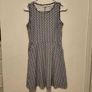 ‼️LAST CALL‼️New York & Co, black and white Midi dress with pockets, small